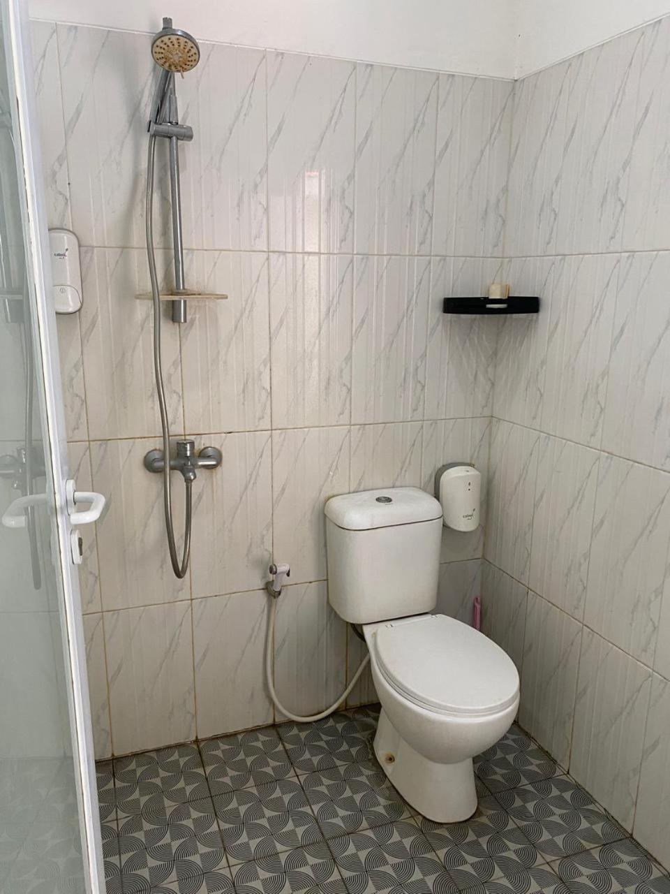 Hotel Reddoorz Syariah At Jl Pangeran Hidayatullah Cianjur Exterior foto
