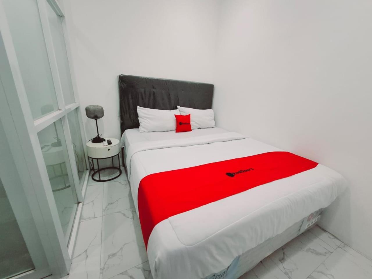 Hotel Reddoorz Syariah At Jl Pangeran Hidayatullah Cianjur Exterior foto